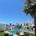 度假居 Nyrenoverat! Beachfront Townhouse Med Pool