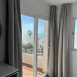 Nyrenoverat! Beachfront Townhouse Med Pool *