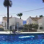 Nyrenoverat! Beachfront Townhouse Med Pool
