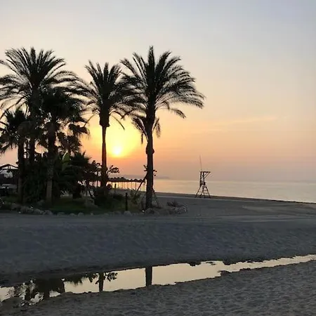 Casa vacanze Nyrenoverat! Beachfront Townhouse Med Pool Málaga
