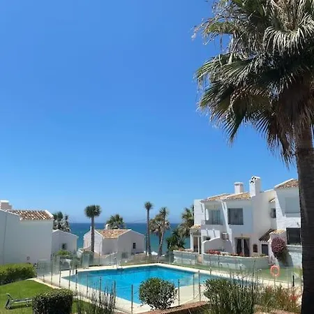 Casa vacanze Nyrenoverat! Beachfront Townhouse Med Pool