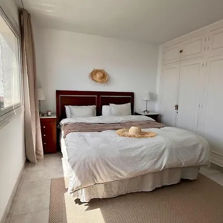 Nyrenoverat! Beachfront Townhouse Med Pool Casa vacanze