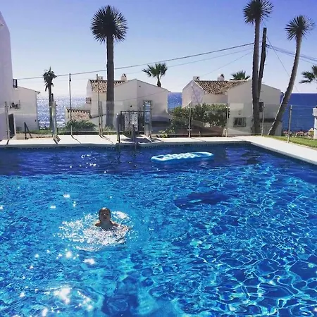Nyrenoverat! Beachfront Townhouse Med Pool Casa vacanze Málaga
