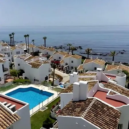 Nyrenoverat! Beachfront Townhouse Med Pool Dom wakacyjny *