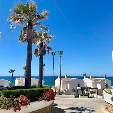 Nyrenoverat! Beachfront Townhouse Med Pool Casa vacanze