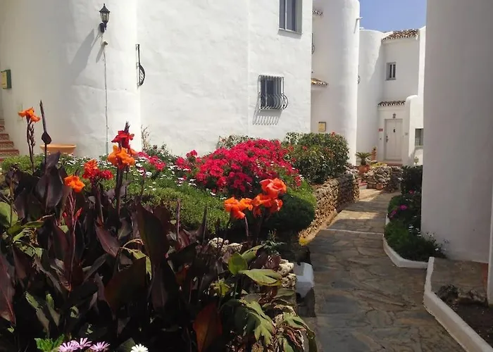 Dom wakacyjny Nyrenoverat! Beachfront Townhouse Med Pool Malaga