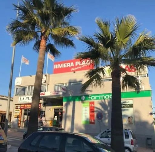 Dom wakacyjny Nyrenoverat! Beachfront Townhouse Med Pool Malaga