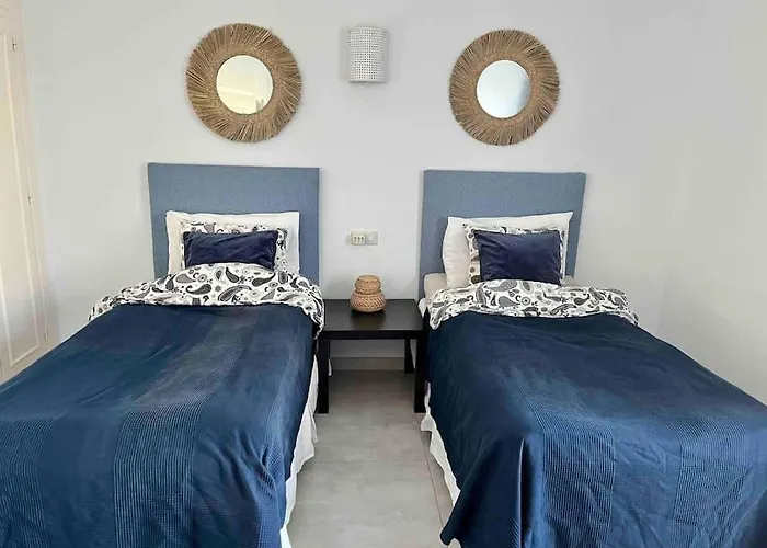 Nyrenoverat! Beachfront Townhouse Med Pool Dom wakacyjny Malaga