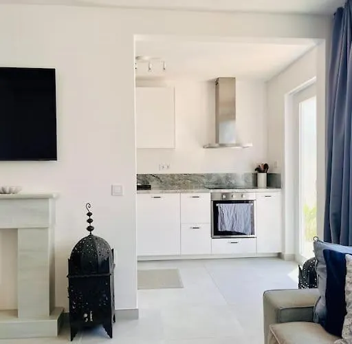 Nyrenoverat! Beachfront Townhouse Med Pool * Malaga