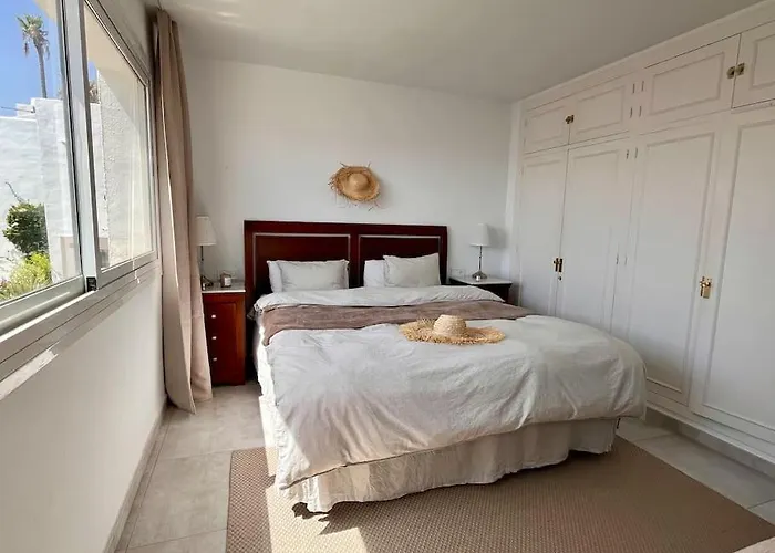 Nyrenoverat! Beachfront Townhouse Med Pool Dom wakacyjny