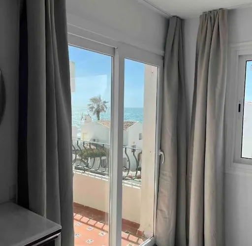 Nyrenoverat! Beachfront Townhouse Med Pool *