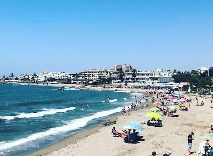 Nyrenoverat! Beachfront Townhouse Med Pool Malaga