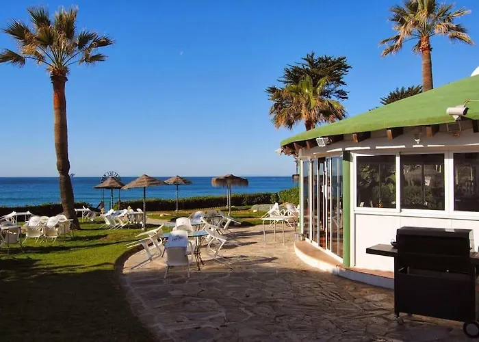 Dom wakacyjny Nyrenoverat! Beachfront Townhouse Med Pool *