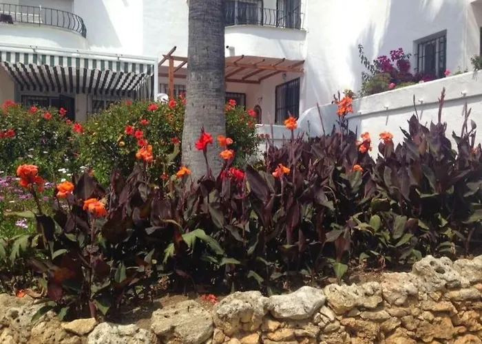 Dom wakacyjny Nyrenoverat! Beachfront Townhouse Med Pool Malaga