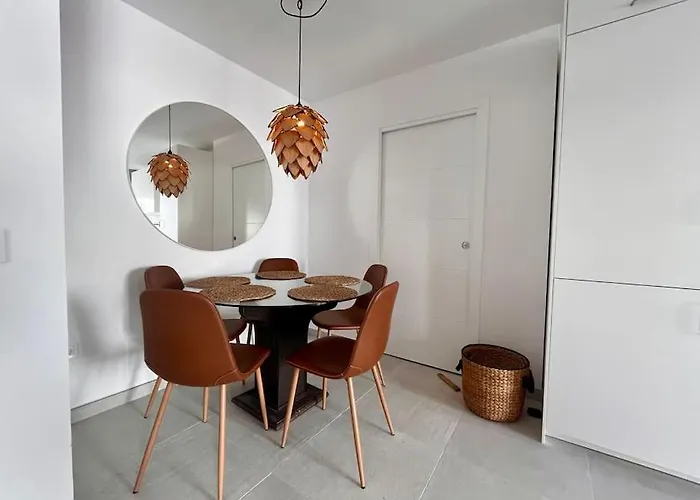 Nyrenoverat! Beachfront Townhouse Med Pool * Malaga